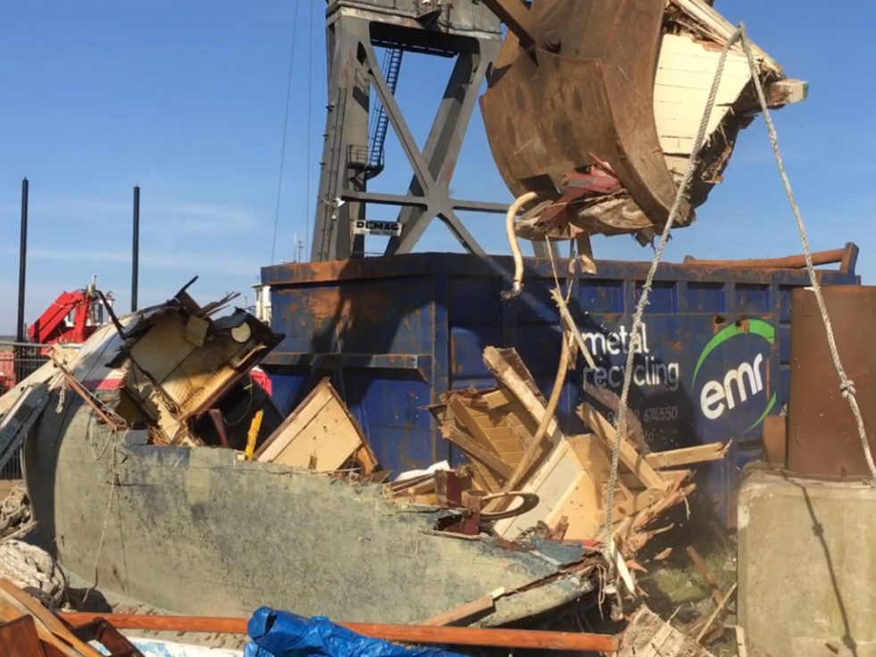 Yacht Breakers - Scrapping a Wooden Yacht